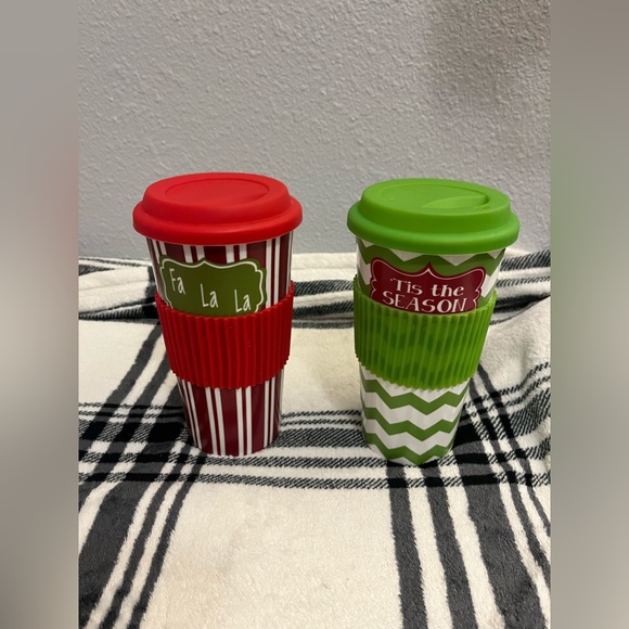 2-20 oz ceramic travel mugs with silicone lid and sleeve. NWT❤️🤍💚 - Picture 1 of 11